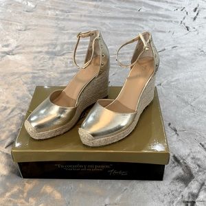 Thalia Sodi - Gold Wedge Sandals